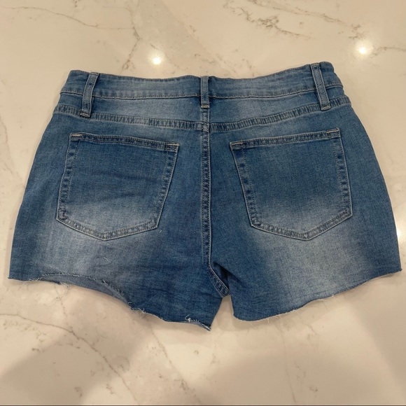 Amazon distressed cut off Jean shorts - Picture 6 of 13